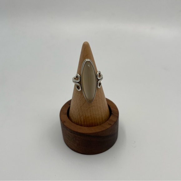 Vintage Jewelry - Vintage Silver Ring with Oval White Agate Stone Big Boho Nature